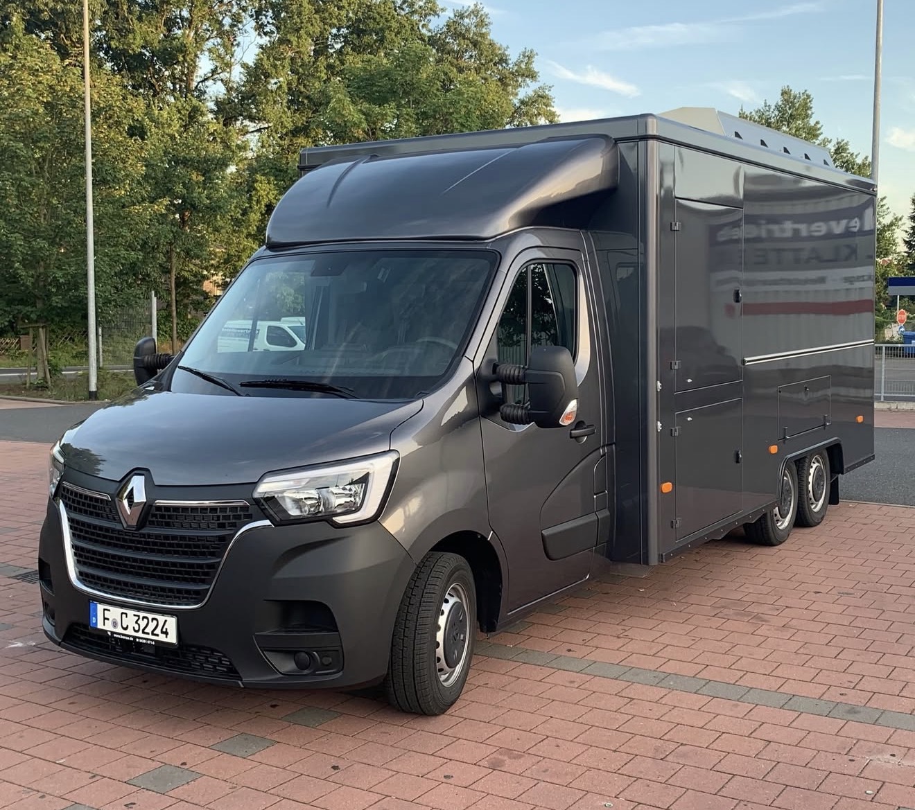 Klimi's mobiler Hähnchen-Grillwagen Frankfurt